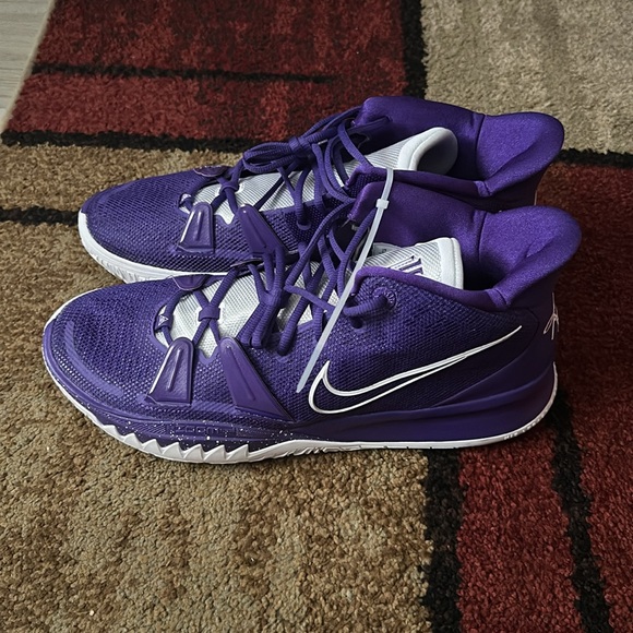 Kyrie NIKE SHOES. SIZE 14 - Picture 3 of 10